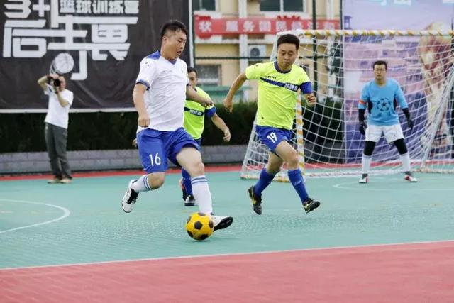 巴特勒35+19+10热火加时负活塞 骑士大胜篮网