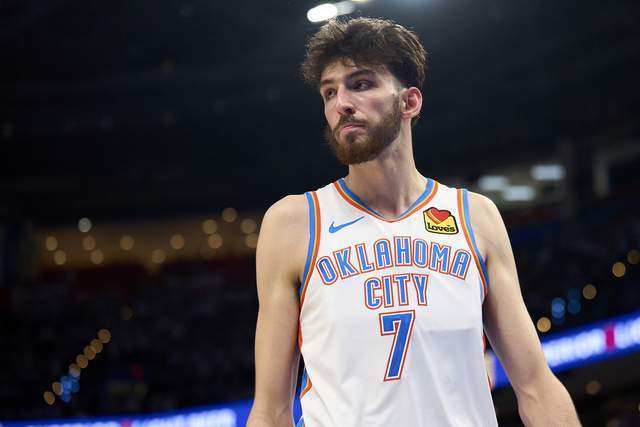 阿劳霍抵达巴萨总部即将续约 新合同2031年到期